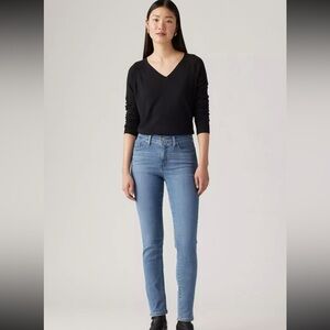 LEVIS - NWT - 311 Shaping Skinny Jeans